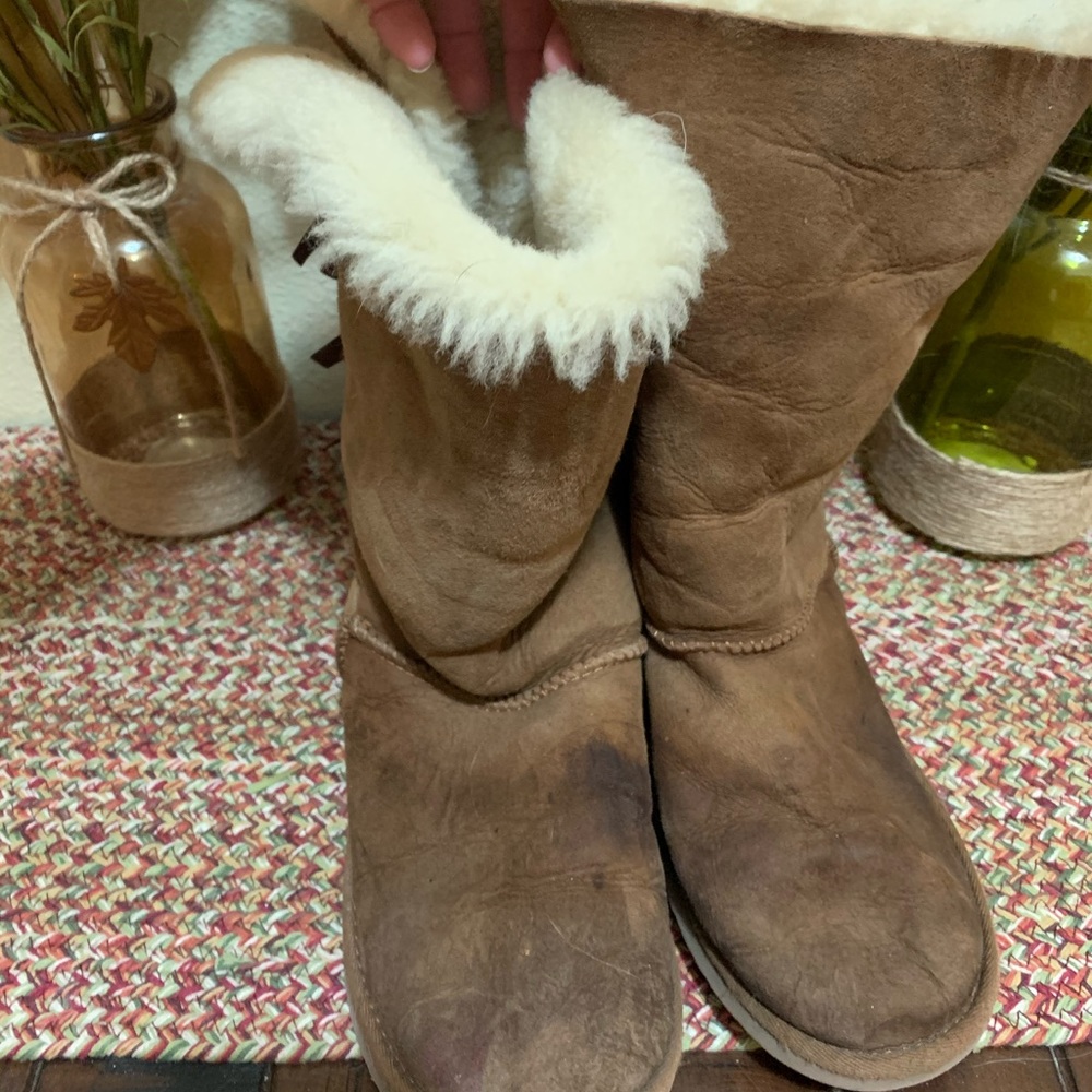 Loved UGGS tan with bow ties size 5Y women’s 7